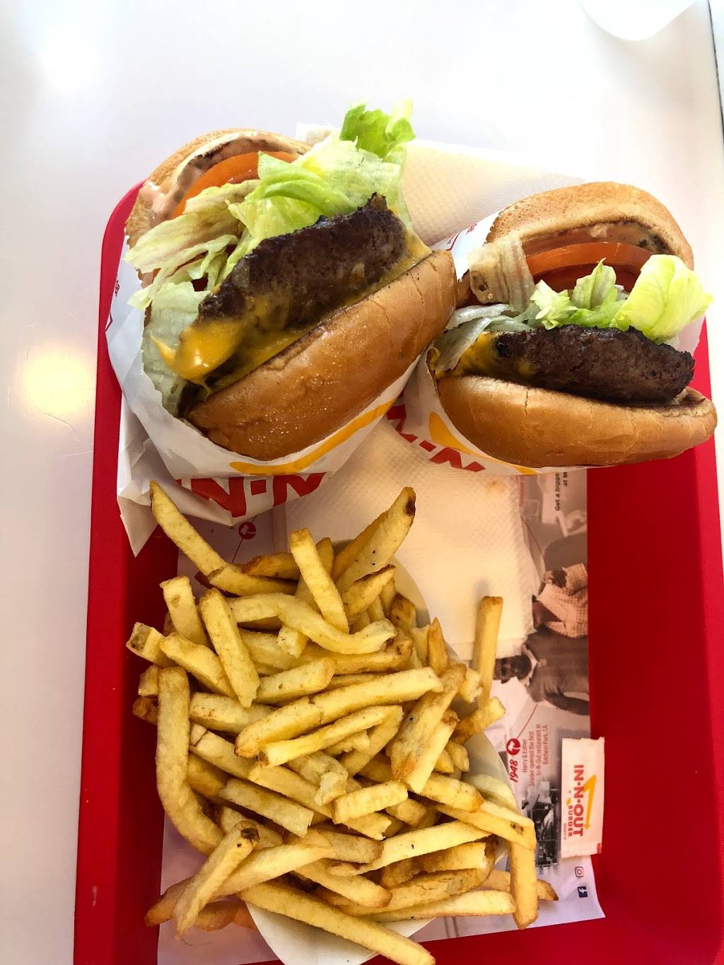 In-N-Out Burger | restaurant | 26482 Towne Centre Dr, Foothill Ranch, CA 92610, USA | 8007861000 OR +1 800-786-1000