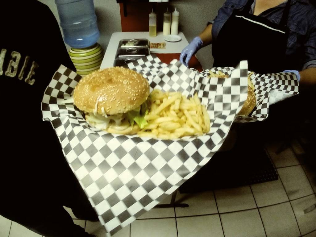 Racing Wings | restaurant | Calle Calafia 323, Colonia Popular 89, Popular 1989, 22812 Ensenada, B.C., Mexico | 016462592600 OR +52 646 259 2600