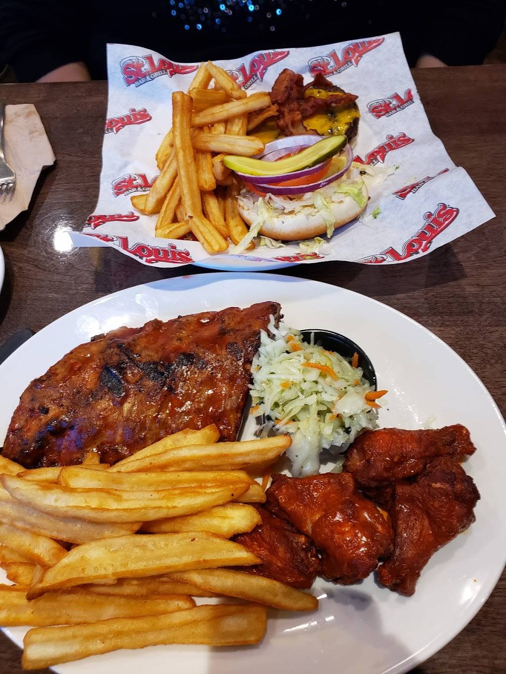 St. Louis Bar & Grill | restaurant | 10 Balsam St, Collingwood, ON L9Y 3J4, Canada | 7052933944 OR +1 705-293-3944