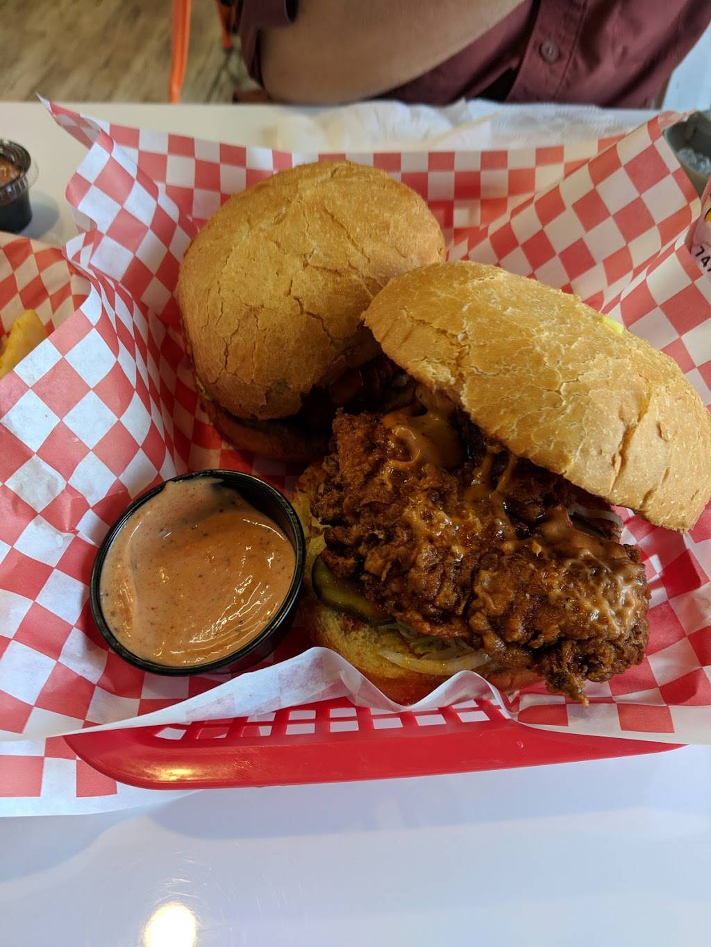 The Kluckin’ Chicken | restaurant | 13328 Burbank Blvd, Sherman Oaks, CA 91401, USA | 7473446326 OR +1 747-344-6326