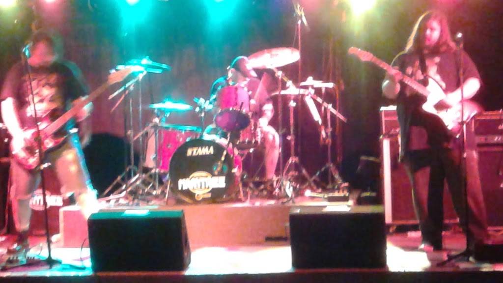 Brick House Restaurant & Lounge | restaurant | 510 US-17 BUS, Surfside Beach, SC 29575, USA | 8432382695 OR +1 843-238-2695