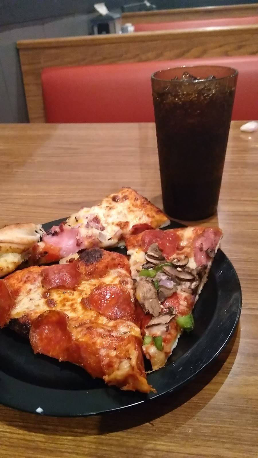 Round Table Pizza | meal delivery | 686 Sutton Way, Grass Valley, CA 95945, USA | 5302736155 OR +1 530-273-6155