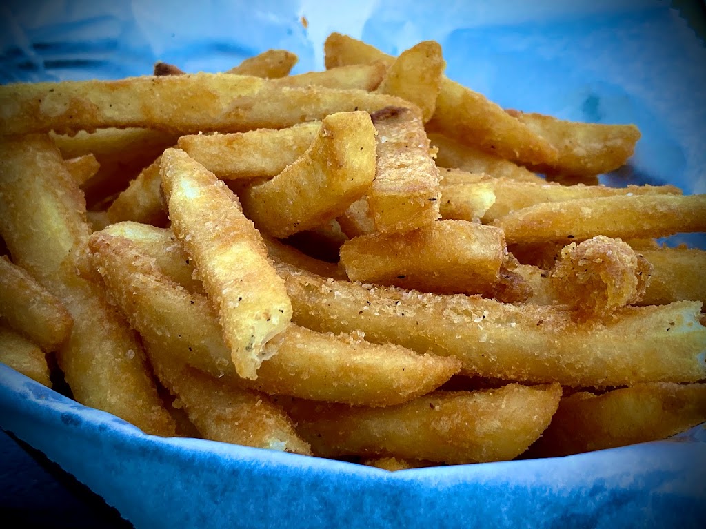 McAloons Restaurant | restaurant | 596 Corn Neck Rd, New Shoreham, RI 02807, USA | 4014662928 OR +1 401-466-2928