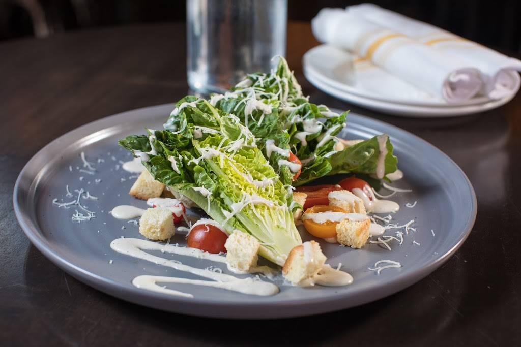 Rizzos Bar & Inn | restaurant | 3658 N Clark St, Chicago, IL 60613, USA | 7737998161 OR +1 773-799-8161