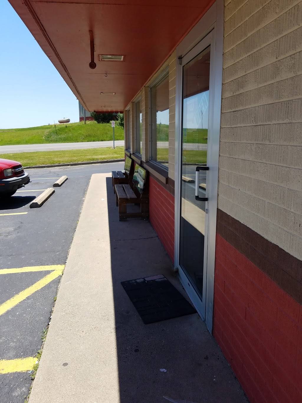 Omegas Family Restaurant | restaurant | 12026 IN-15, North Manchester, IN 46962, USA | 2609822999 OR +1 260-982-2999