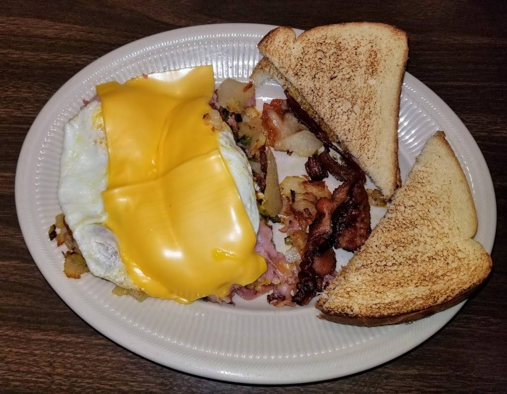 Ds Colonial Cafe | restaurant | 1415 S Milford Rd, Highland, MI 48357, USA | 2488870370 OR +1 248-887-0370