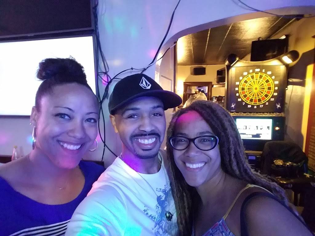 Stonies Pub and Grill | restaurant | 5400 Carthage Ave, Cincinnati, OH 45212, USA | 5139544002 OR +1 513-954-4002