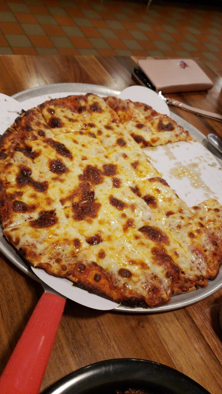 Reds Savoy Pizza | restaurant | 225 Central Ave, Osseo, MN 55369, USA | 7632054662 OR +1 763-205-4662