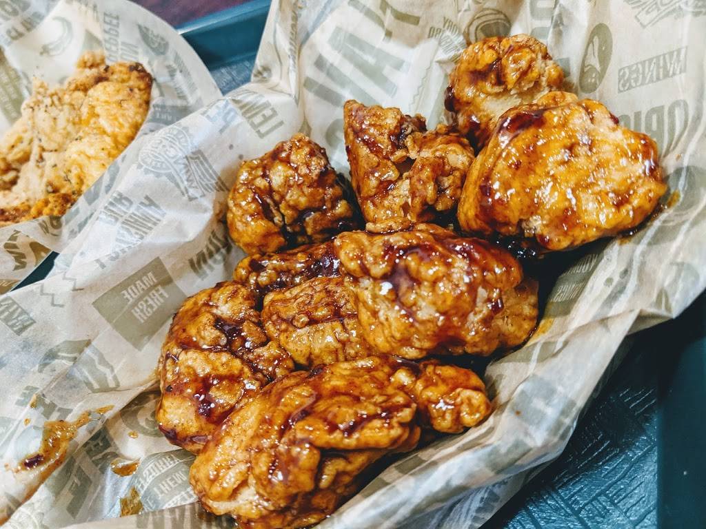 Wingstop | restaurant | 32980 Woodward Ave, Royal Oak, MI 48073, USA | 2489857867 OR +1 248-985-7867