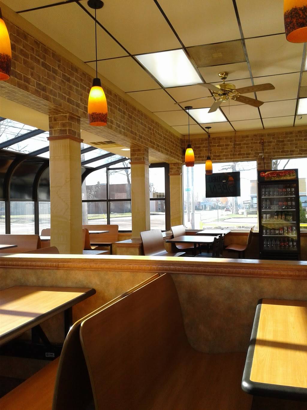 Subway Restaurants | restaurant | 2525 Hilton Rd, Ferndale, MI 48220, USA | 2483990428 OR +1 248-399-0428