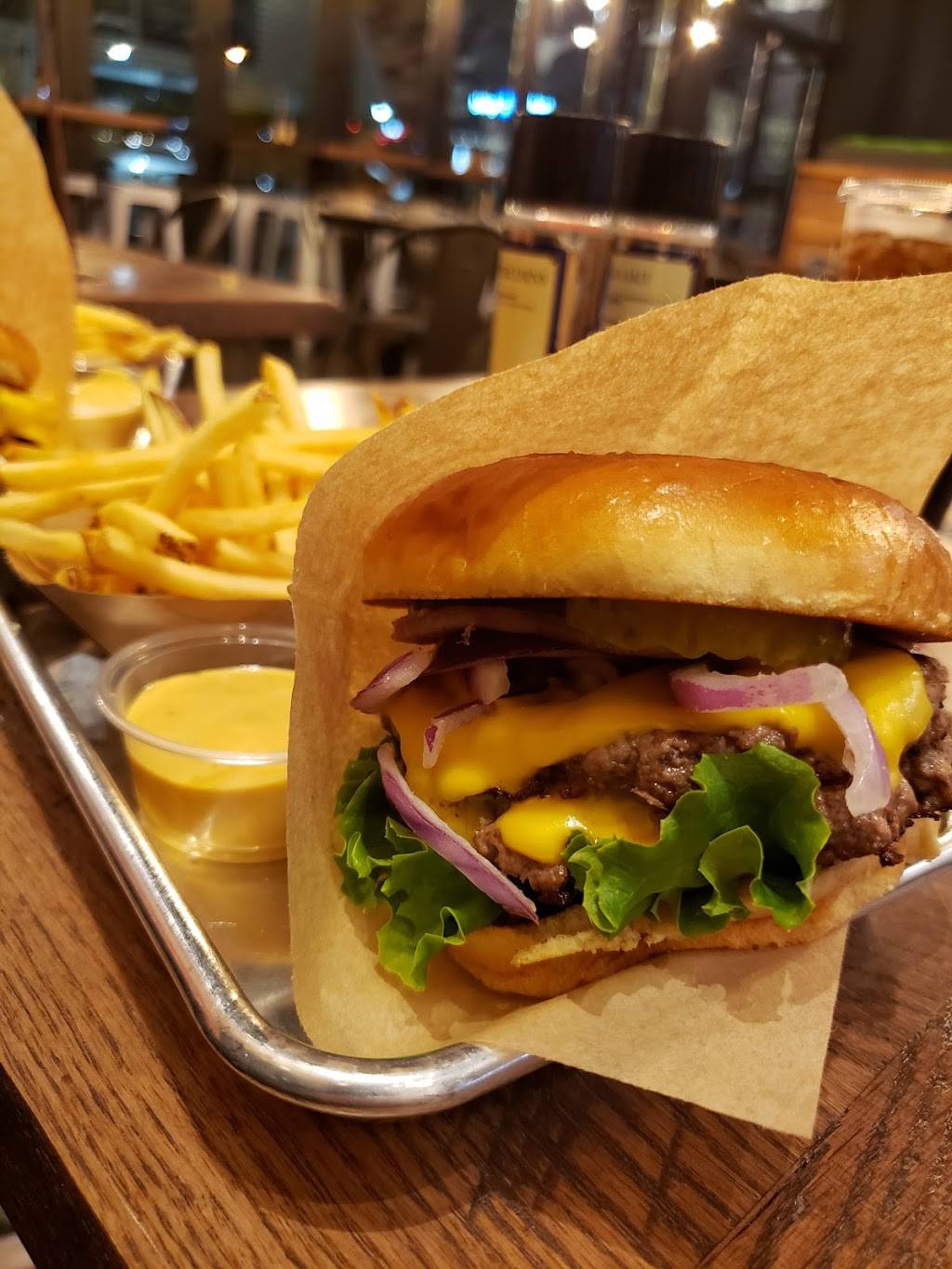 Chillburger | restaurant | 1225 Veterans Pkwy #400, Clarksville, IN 47129, USA | 8127259157 OR +1 812-725-9157