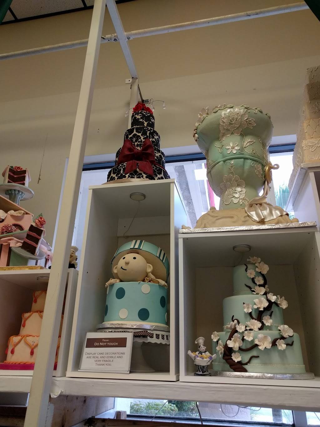 Sugar Chef | bakery | 851 SE 6th Ave, Delray Beach, FL 33483, USA | 5618086257 OR +1 561-808-6257