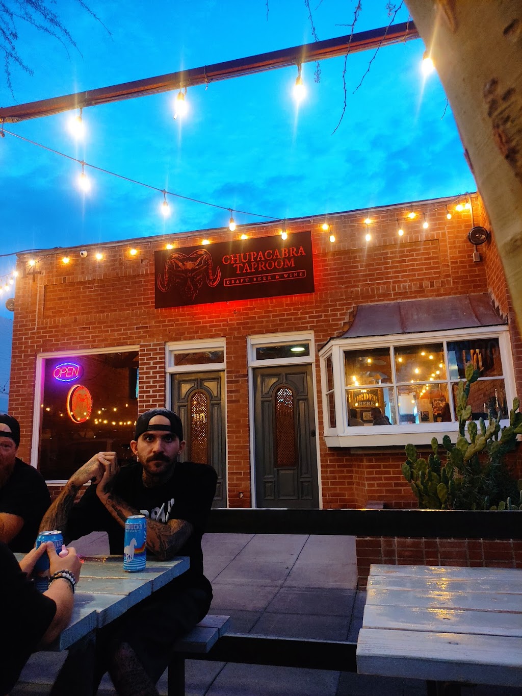 Chupacabra Taproom | restaurant | 14 N Robson, Mesa, AZ 85201, USA | 4807515566 OR +1 480-751-5566