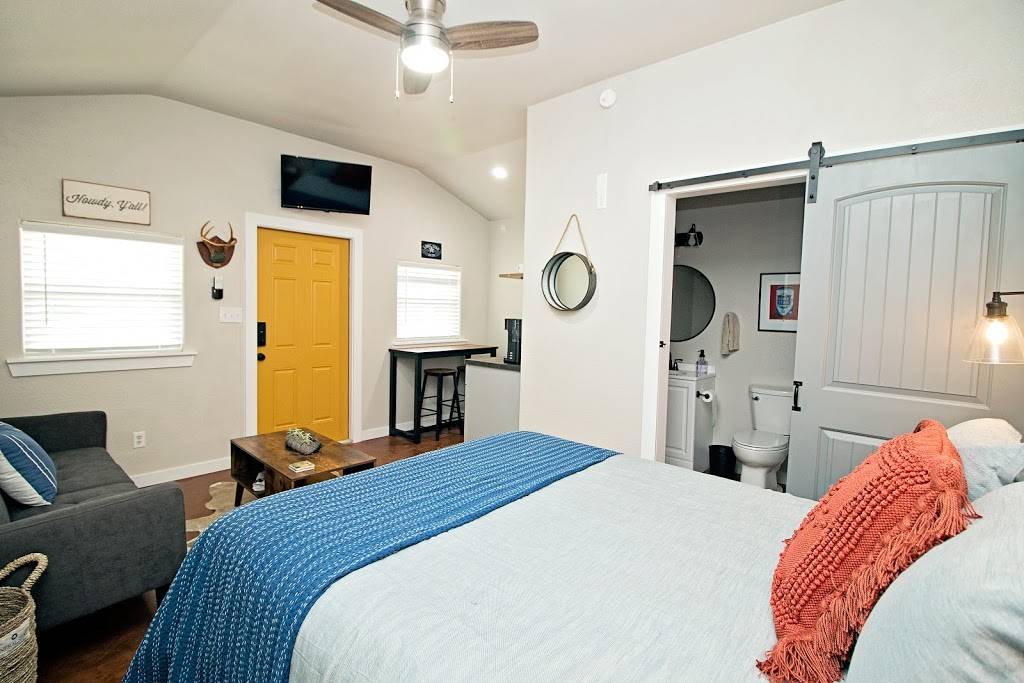 The Vintage Hideaway | restaurant | 3820 Schoenst Rd, Carmine, TX 78932, USA | 2812357486 OR +1 281-235-7486