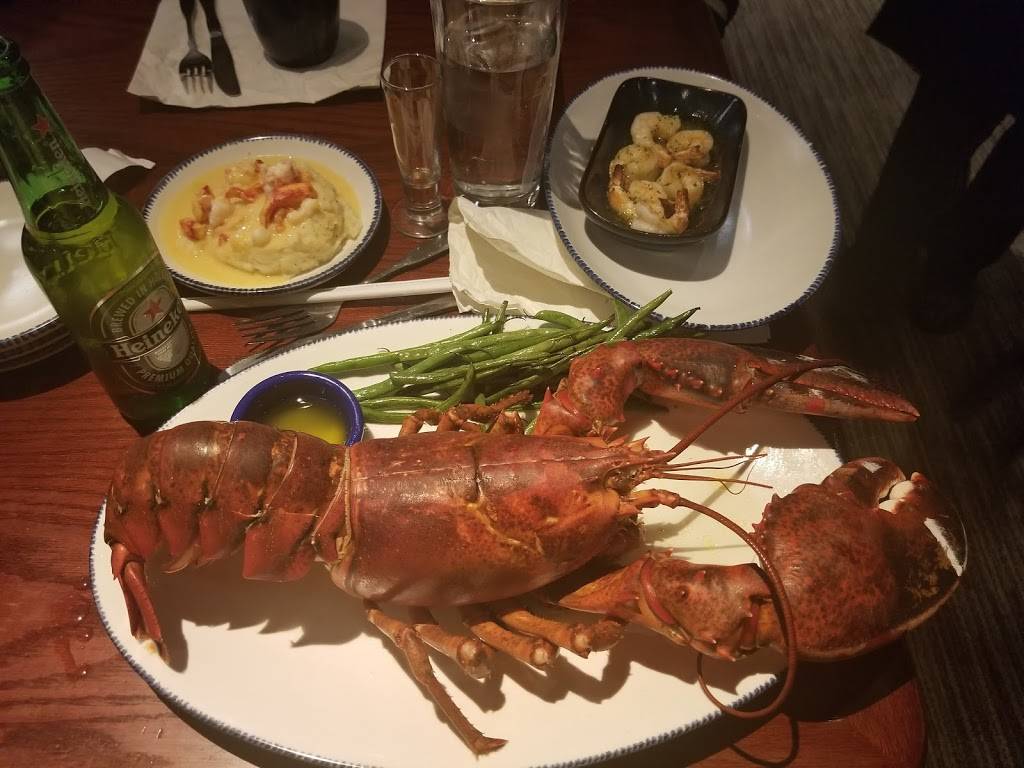 Red Lobster | restaurant | Co Shopping Center, 2555 E Market St, York, PA 17402, USA | 7177576624 OR +1 717-757-6624