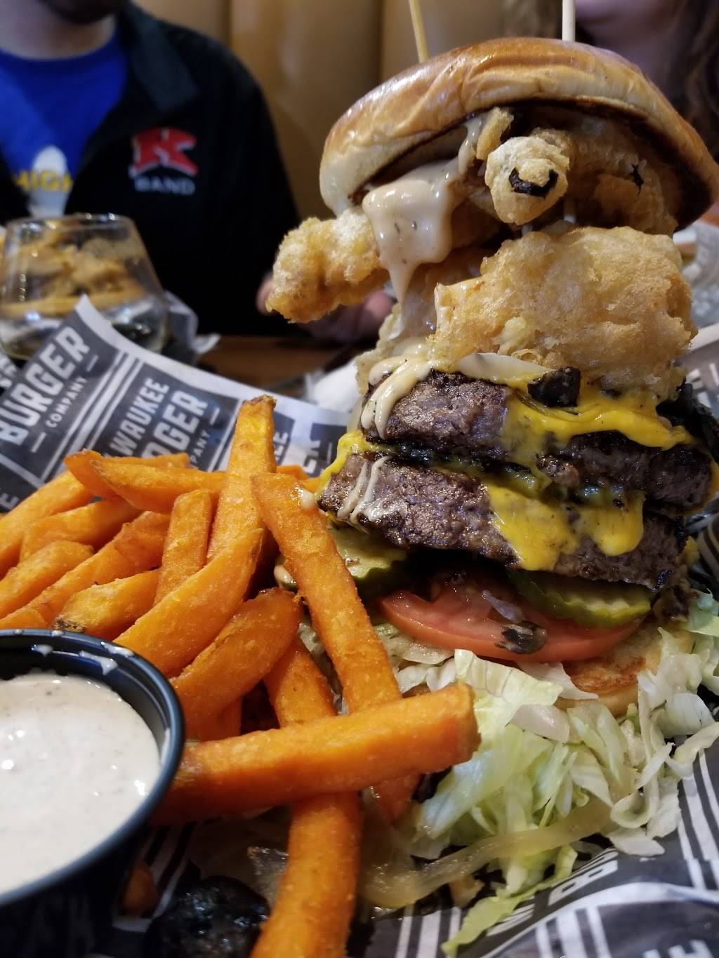Milwaukee Burger Company | restaurant | 421 N Casaloma Dr, Appleton, WI 54913, USA | 9202023558 OR +1 920-202-3558