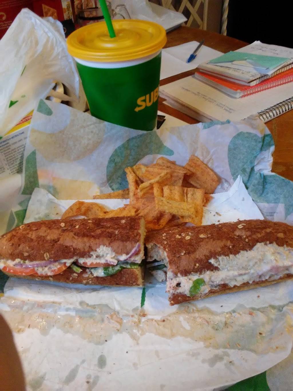 Subway | meal takeaway | 7686 LA-23, Belle Chasse, LA 70037, USA | 5043912090 OR +1 504-391-2090