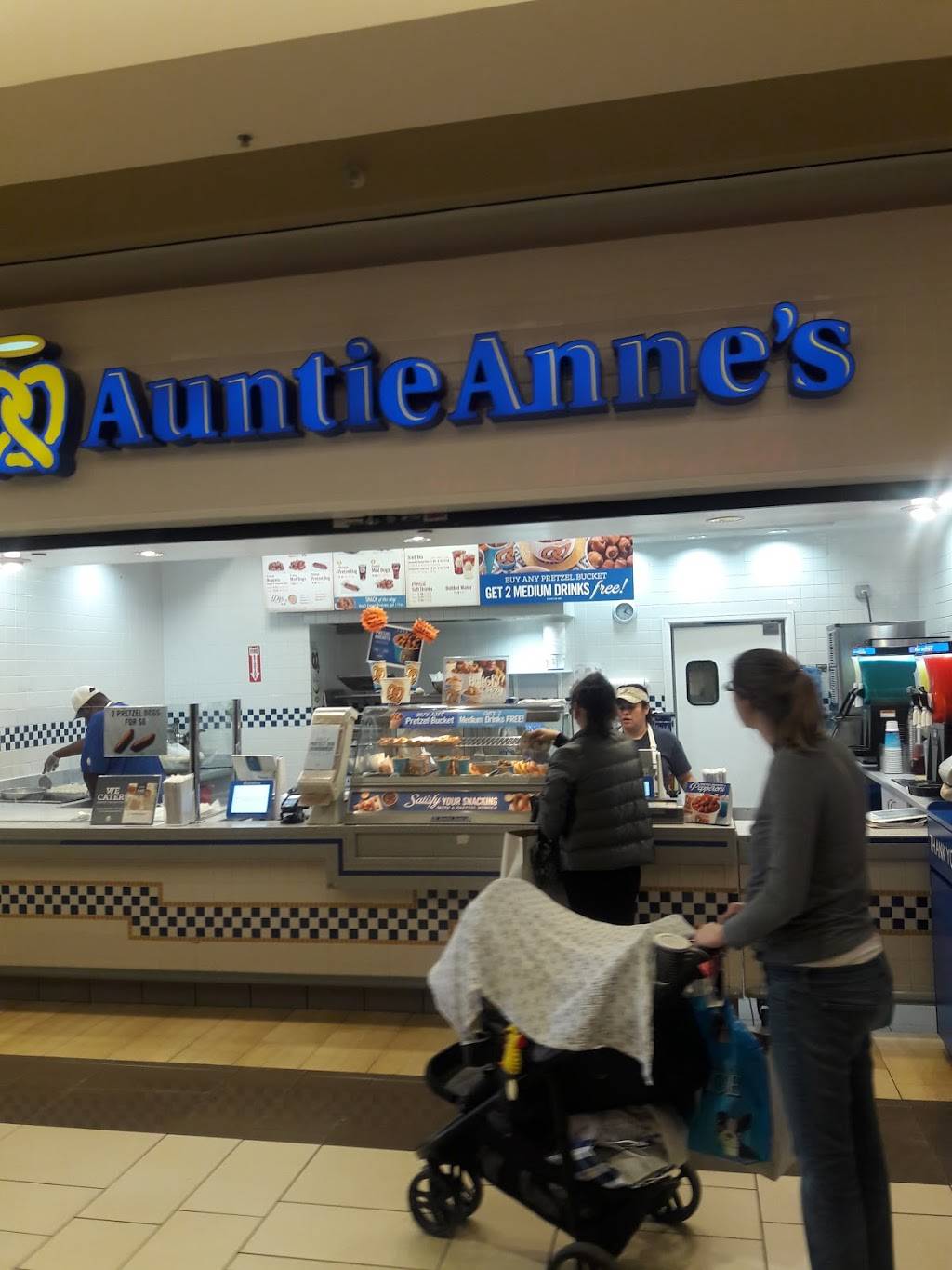 Auntie Annes | cafe | 308 Orland Square Dr, Orland Park, IL 60462, USA | 7083494526 OR +1 708-349-4526