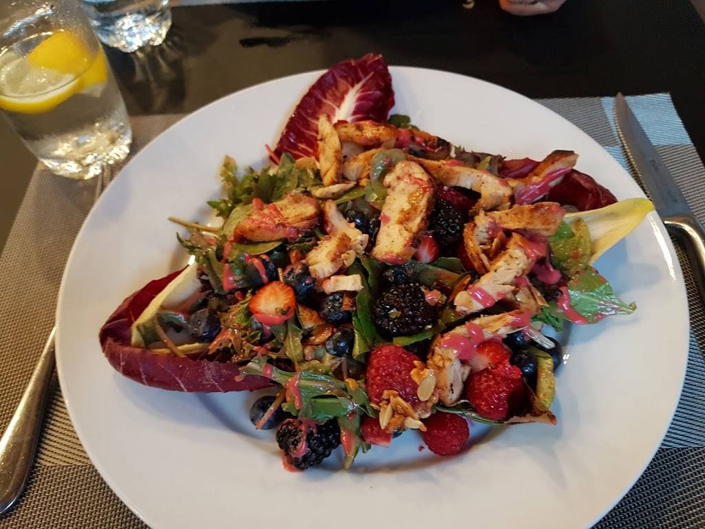 Eight Zero Zero Resto Lounge | restaurant | 903 Brookdale Ave, Cornwall, ON K6J 4P3, Canada | 6139360322 OR +1 613-936-0322