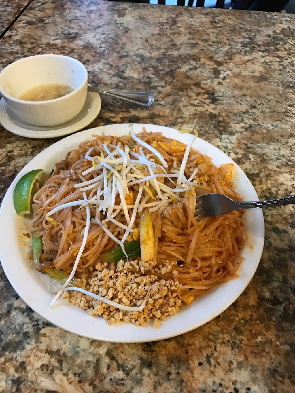 Thai King | restaurant | 34869 Mound Rd, Sterling Heights, MI 48310, USA | 5867950077 OR +1 586-795-0077