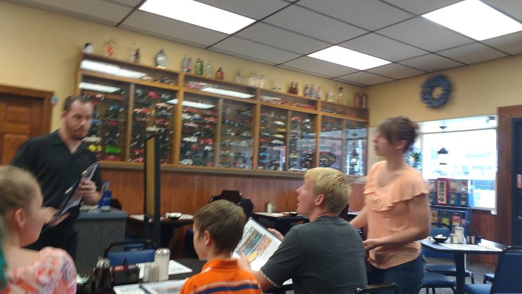 Famoores Family Restaurant | restaurant | 18 E 1st St, Oil City, PA 16301, USA | 8146764789 OR +1 814-676-4789