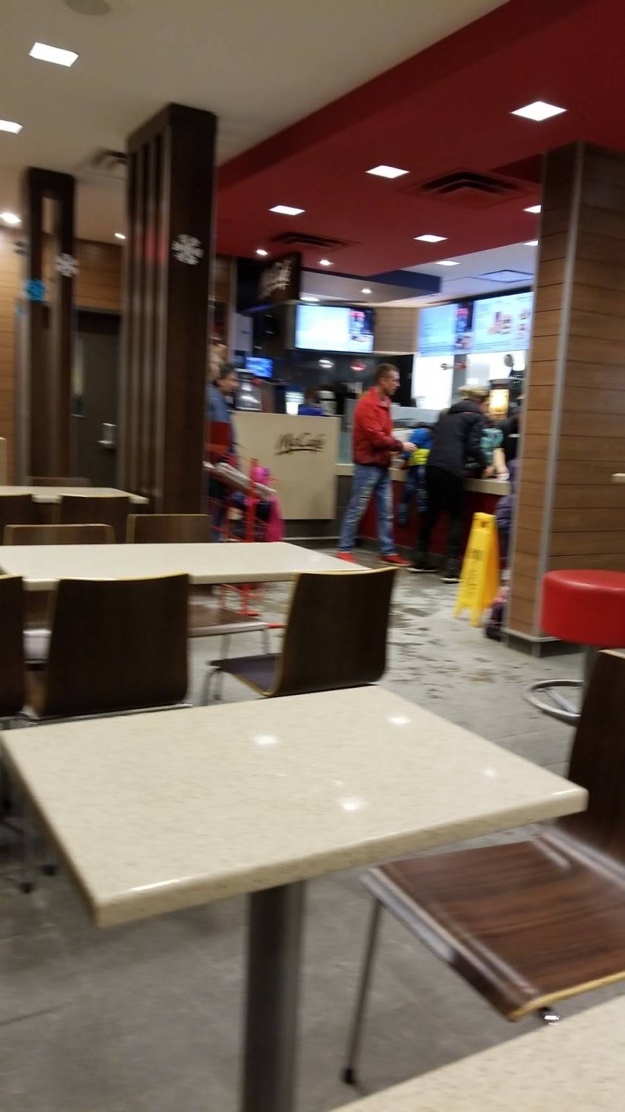 McDonalds | cafe | 3855 Rue Laval, Lac-Mégantic, QC G6B 1A7, Canada | 8195834477 OR +1 819-583-4477