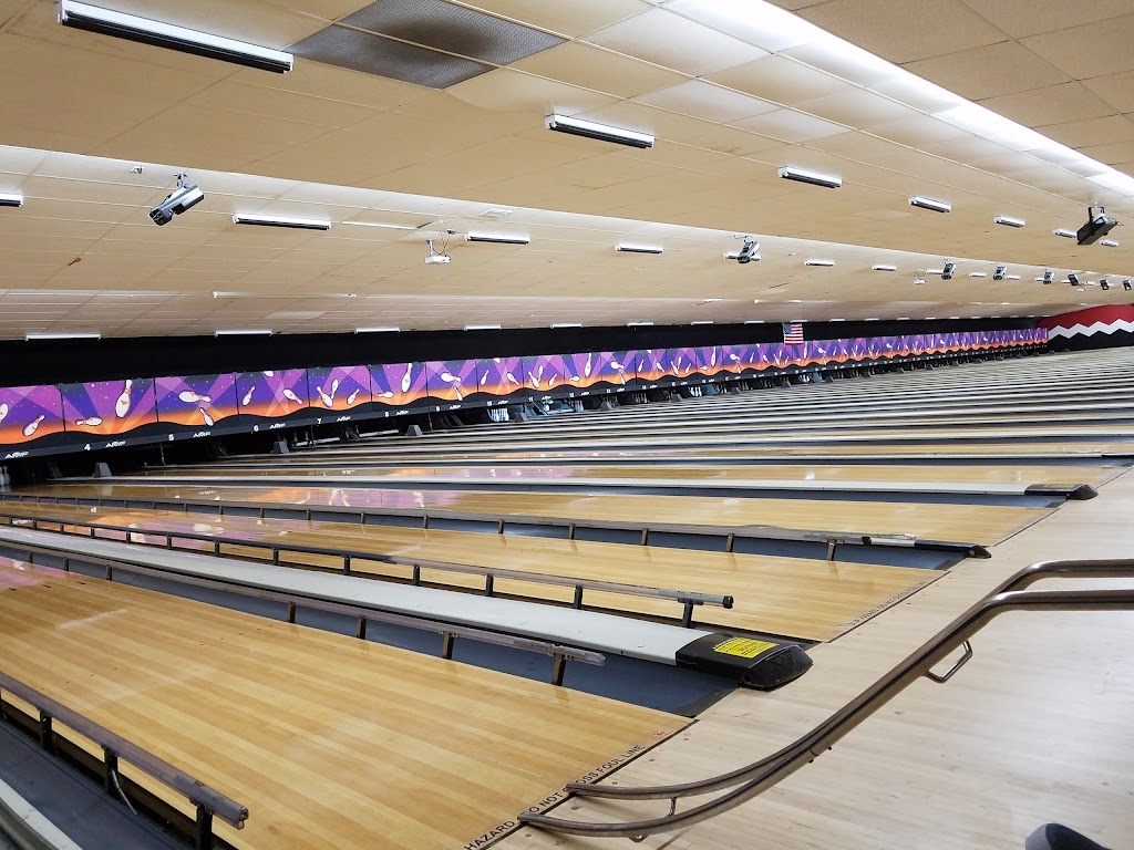 Bowlero Pittsburgh | restaurant | 2440 Noblestown Rd, Pittsburgh, PA 15205, USA | 4129224622 OR +1 412-922-4622