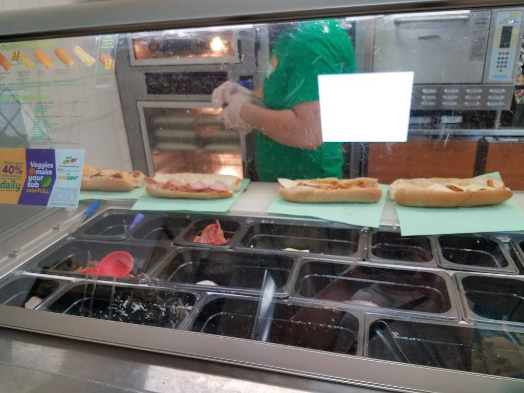 Subway | restaurant | 21580 Bear Valley Rd #B2-5, Square, Apple Valley, CA 92308, USA | 7602402511 OR +1 760-240-2511