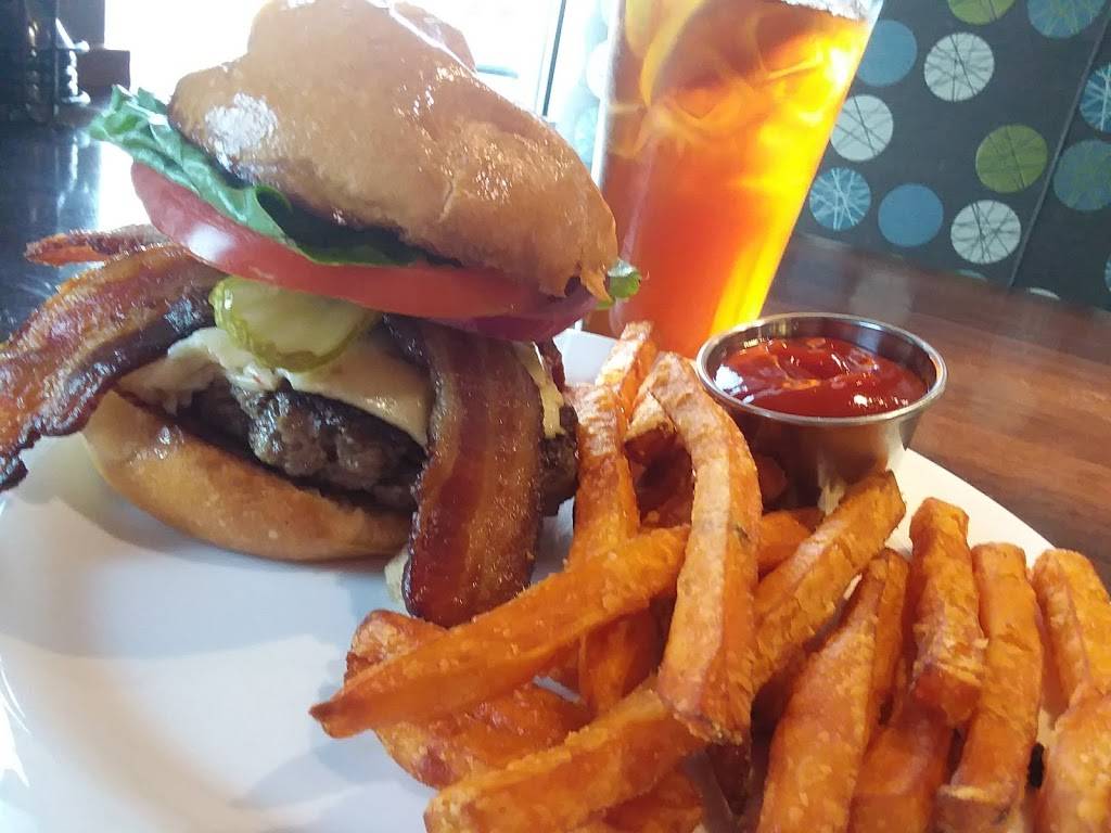 Hy-Vee Market Grille | restaurant | 2115 S MacArthur Blvd, Springfield, IL 62704, USA | 2177261011 OR +1 217-726-1011