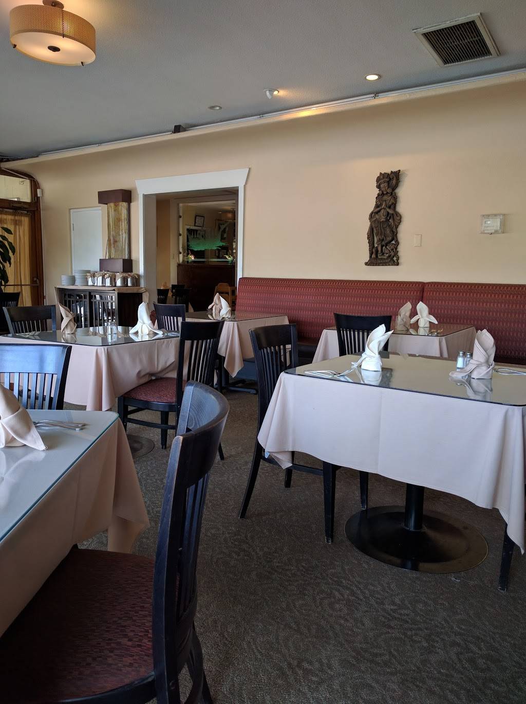 Benjarong Thai Cuisine | restaurant | 1001 W Park Ave, Redlands, CA 92373, USA | 9097923235 OR +1 909-792-3235