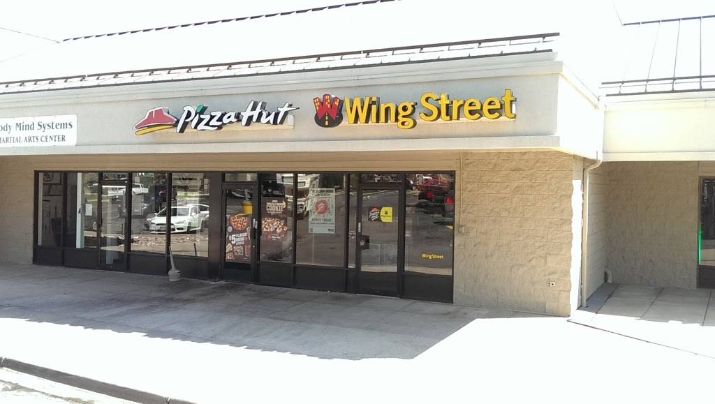 Pizza Hut | meal takeaway | 5856 S Lowell Blvd #30, Littleton, CO 80123, USA | 3037952730 OR +1 303-795-2730