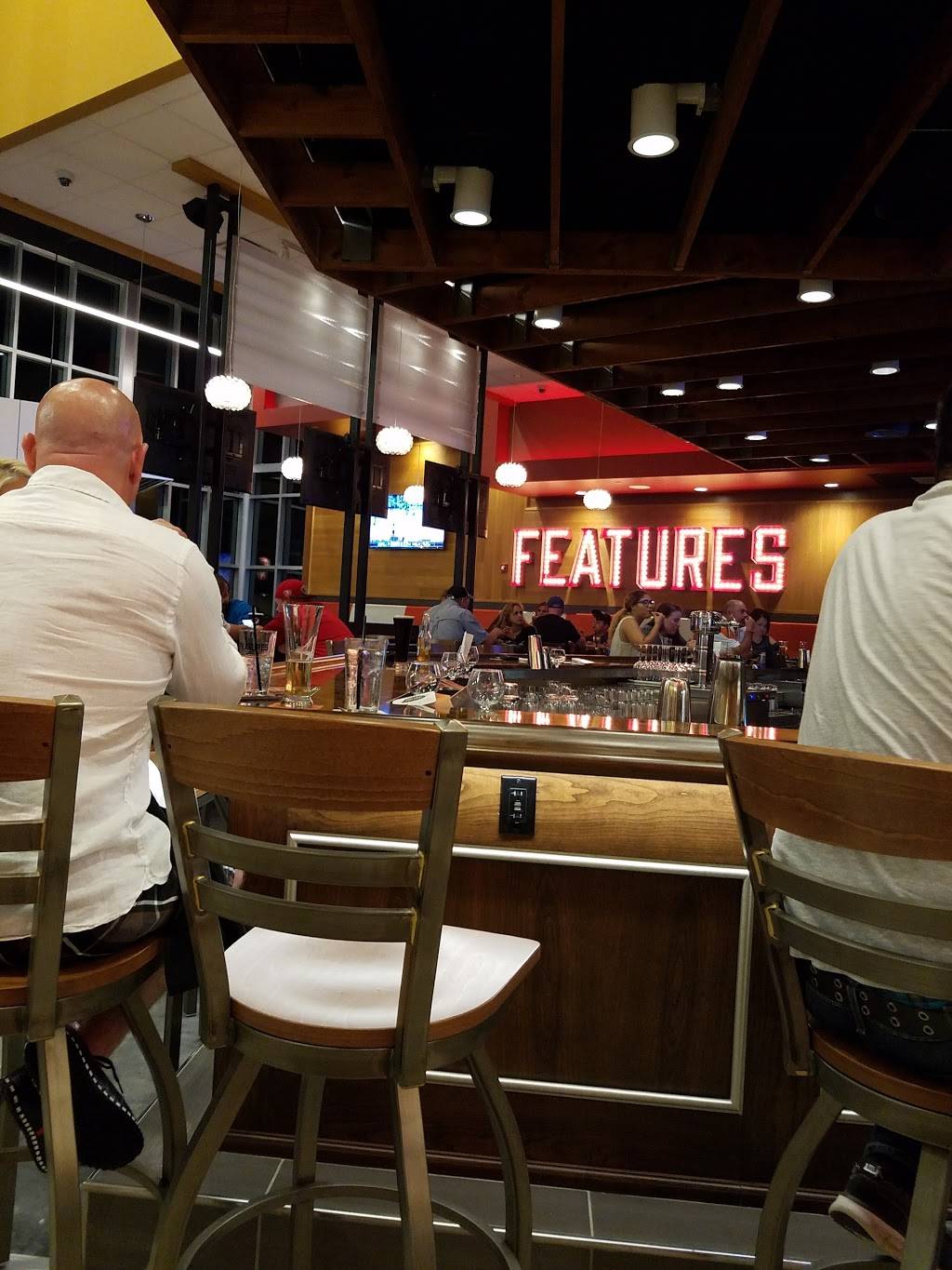 Features Gastropub | restaurant | 9390 Theater Drive, Gibsonton, FL 33534, USA | 8132958469 OR +1 813-295-8469