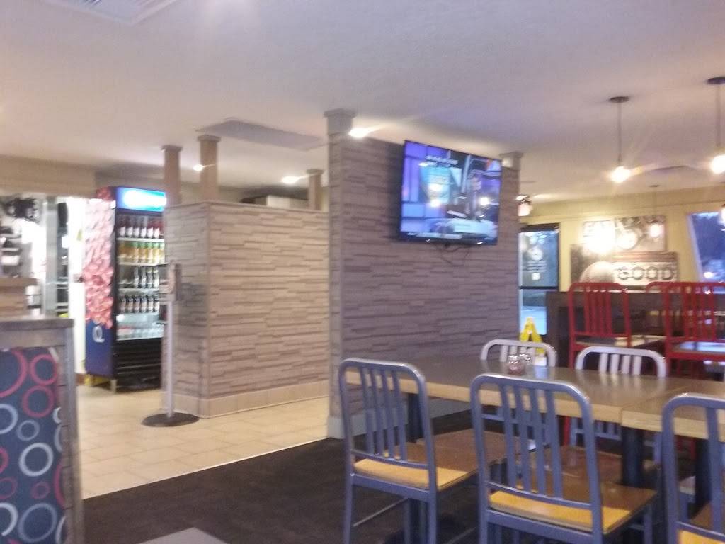 Pizza Hut | meal takeaway | 2119 6th St, Bremerton, WA 98312, USA | 3603737600 OR +1 360-373-7600