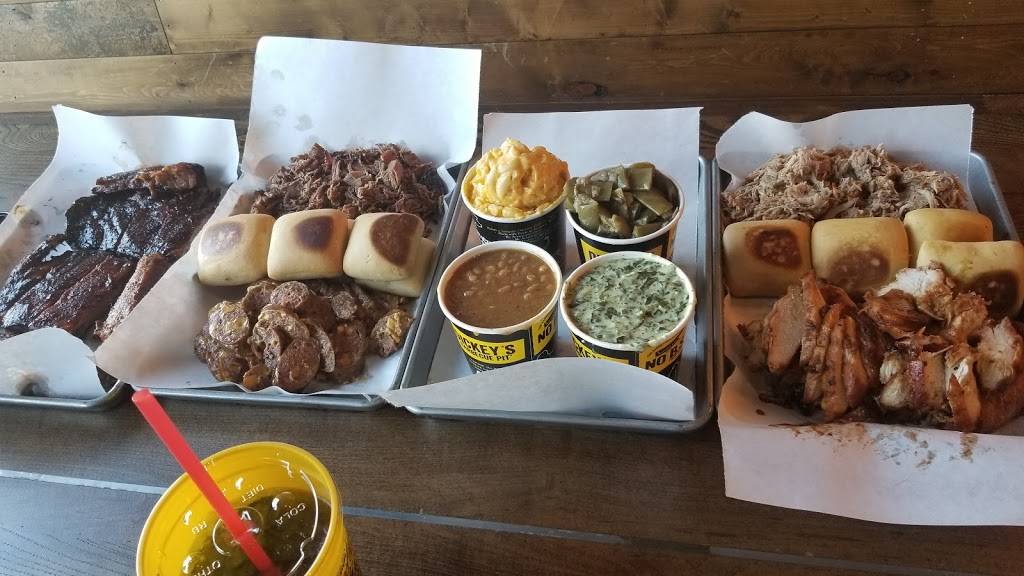 Dickeys Barbecue Pit | restaurant | 42452-4, Bob Hope Dr, Rancho Mirage, CA 92270, USA | 7608510955 OR +1 760-851-0955