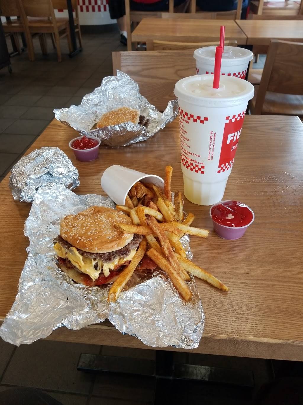 Five Guys | meal takeaway | 9330 76th St, Pleasant Prairie, WI 53158, USA | 2625645625 OR +1 262-564-5625