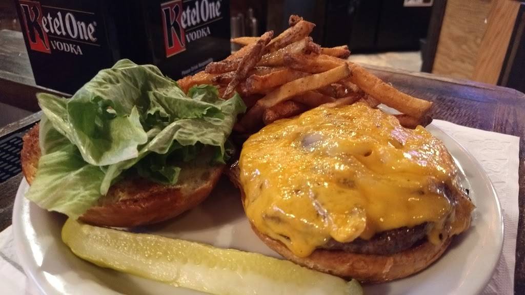 HIAWATHA Restaurant and Lounge | restaurant | 713 Grant St, Wausau, WI 54403, USA | 7158485166 OR +1 715-848-5166