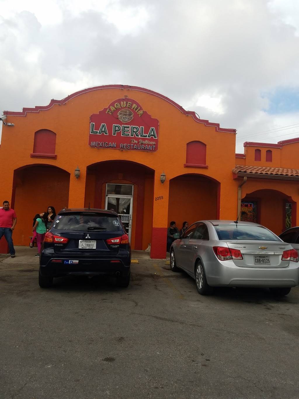 Taqueria La Perla de Jalisco | restaurant | 2255 SE Military Dr, San Antonio, TX 78223, USA | 2105325550 OR +1 210-532-5550