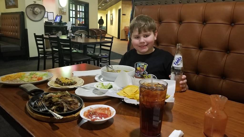 Cinco Di Mayo | restaurant | Clinton, IL 61727, USA | 2179357000 OR +1 217-935-7000