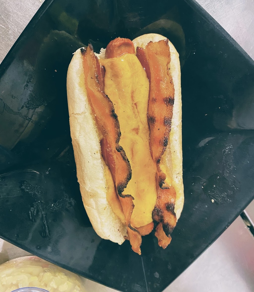 Famous Franks A-lot | restaurant | 51 N 12th St, Philadelphia, PA 19107, USA | 2156259991 OR +1 215-625-9991