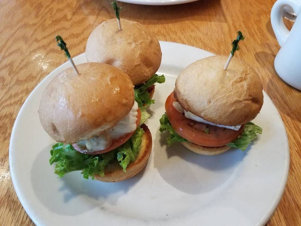 Colonels Restaurant | restaurant | 143 Main St, Northeast Harbor, ME 04662, USA | 2072765147 OR +1 207-276-5147