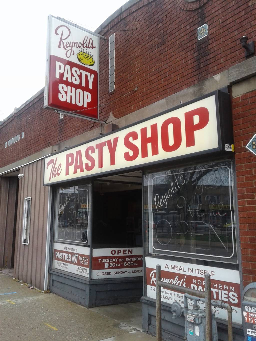 Reynolds Pasty Shop | restaurant | 3525 W Burleigh St, Milwaukee, WI 53210, USA | 4144444490 OR +1 414-444-4490