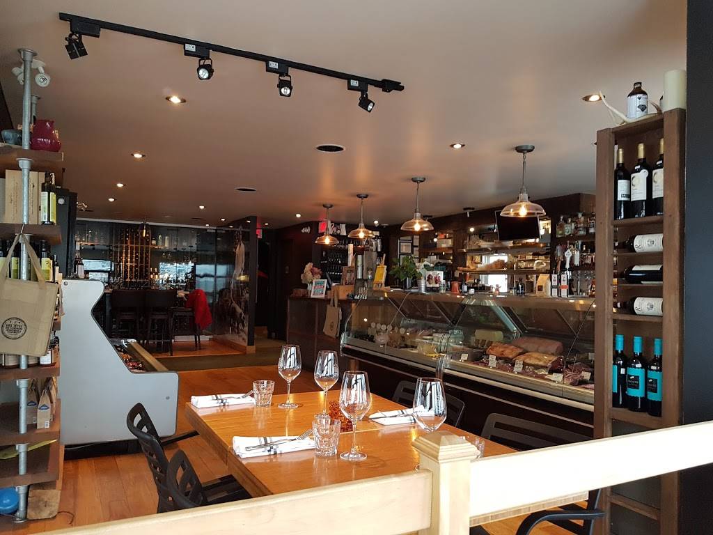 Restaurant Les Têtes de Cochon | restaurant | 15 Rue Maurice Aveline, Sainte-Adèle, QC J8B 2M8, Canada | 4507454047 OR +1 450-745-4047