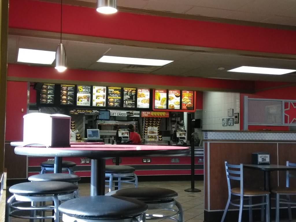 Hardees | restaurant | 642 N Patterson St, Maxton, NC 28364, USA | 9108445535 OR +1 910-844-5535