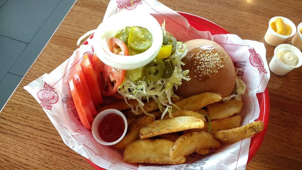 Fuddruckers | restaurant | 15400 N Kendall Dr, Miami, FL 33196, USA | 3053808340 OR +1 305-380-8340