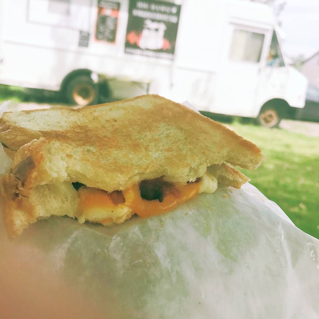 Big Dawgs Smokehouse | restaurant | 2317 Community Way, North Gower, ON K0A 2T0, Canada | 6132238625 OR +1 613-223-8625