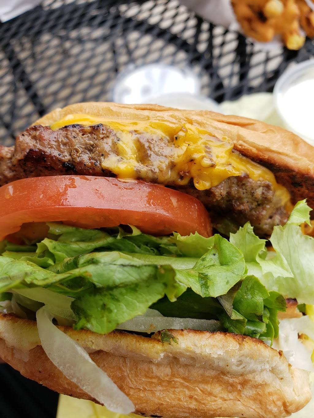Mega Toms Burgers | restaurant | 25201 Madison Ave, Murrieta, CA 92562, USA | 9516989976 OR +1 951-698-9976