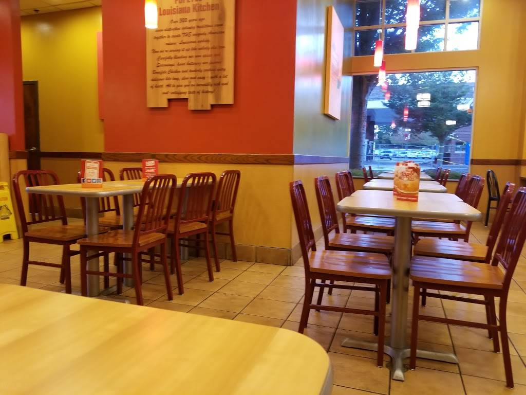 Popeyes Louisiana Kitchen | restaurant | 5131 Westfields Blvd, Centreville, VA 20120, USA | 7032225958 OR +1 703-222-5958