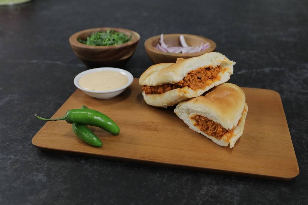 Pizza Twist | restaurant | 901 W Royal Ln Suite 100, Irving, TX 75039, USA | 4695990059 OR +1 469-599-0059