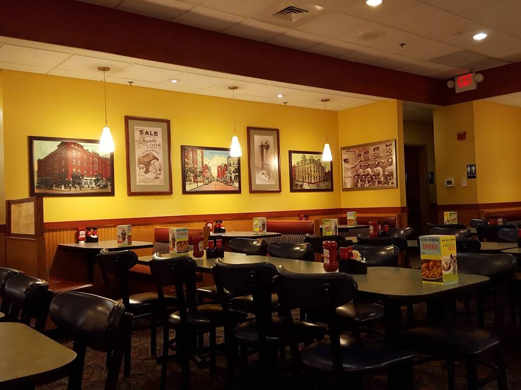 Friendlys | restaurant | 12814 Shank Farm Way, Hagerstown, MD 21742, USA | 3017339570 OR +1 301-733-9570
