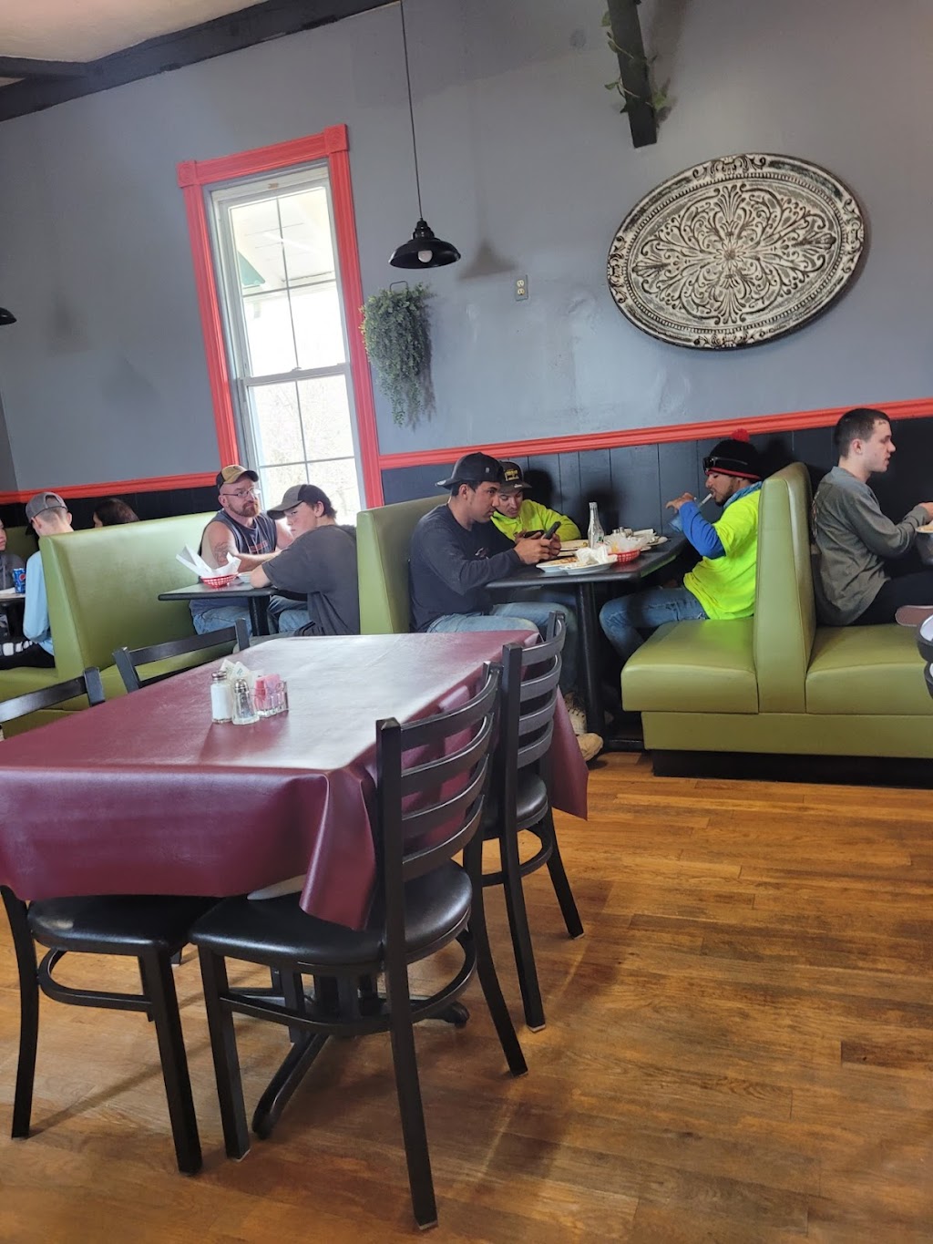 Compadres | restaurant | 66 Church St, Mercersburg, PA 17236, USA | 7174980561 OR +1 717-498-0561